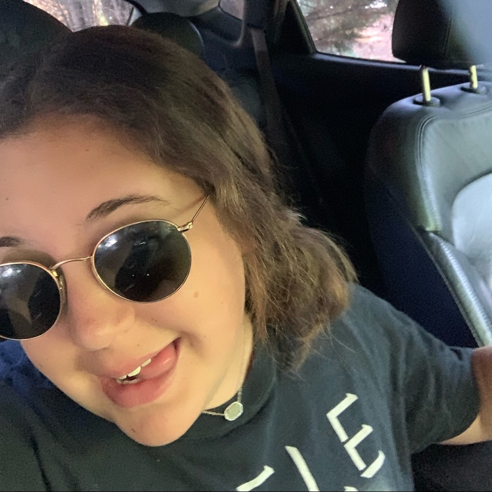 Meet your Posher, Talia